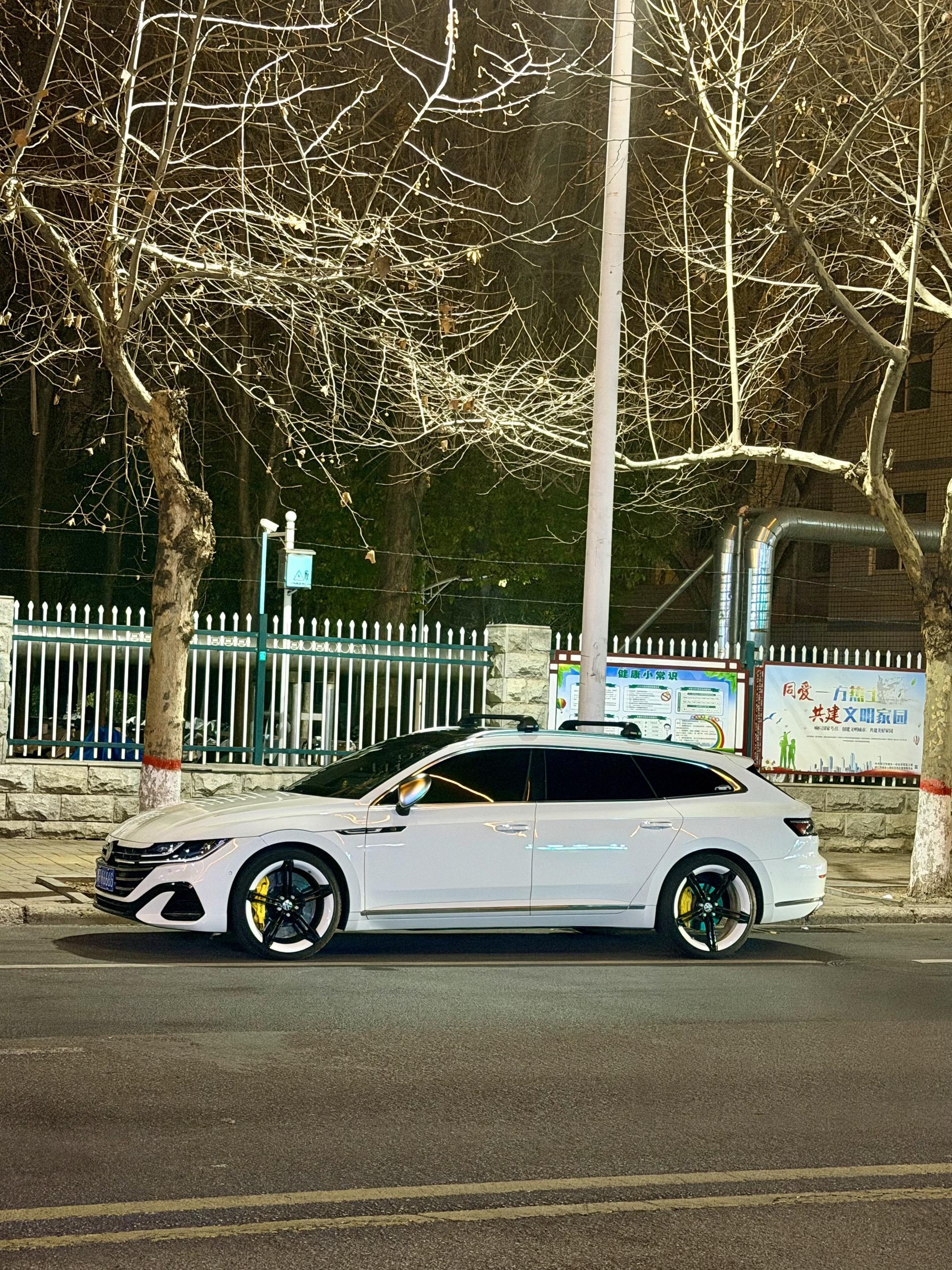 大众CC旅行版。你觉得一辆车能陪你多久。