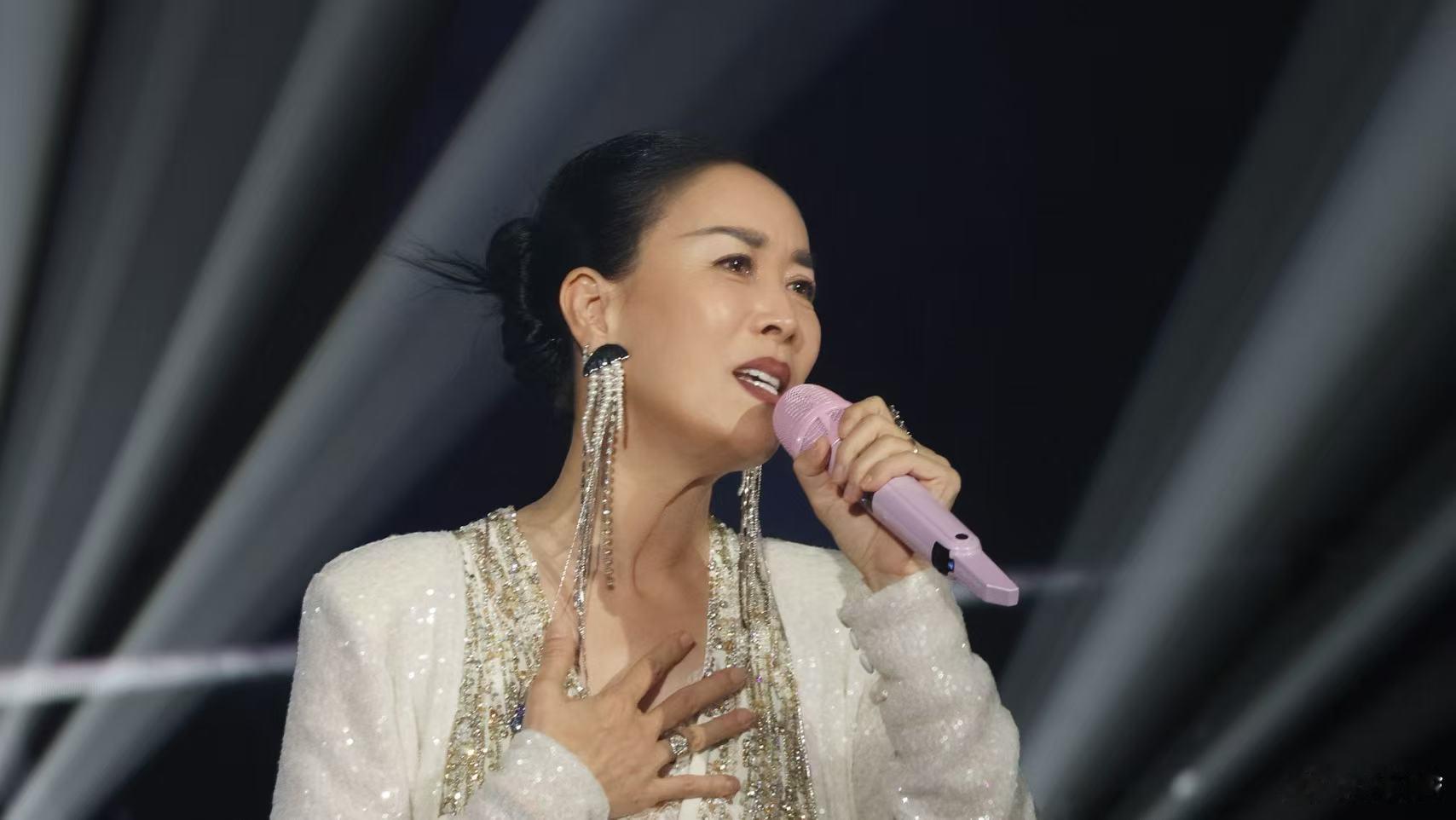 歌手2026官宣那英歌手2026歌手阵容越来越豪华，今年真的赢麻了 