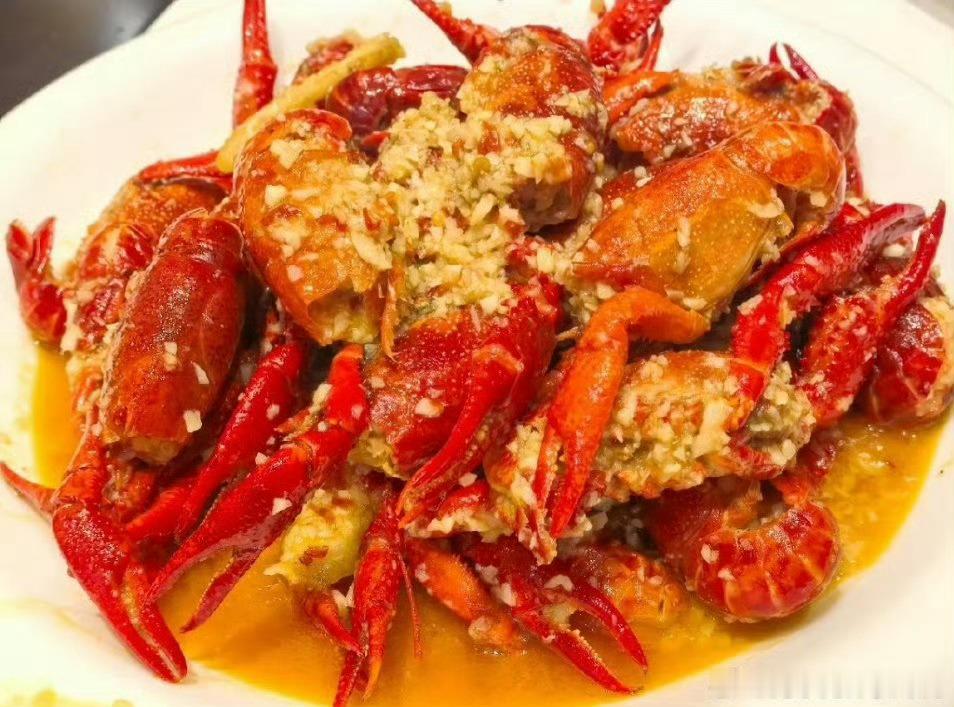 忙了一天，犒劳一下自己！小龙虾٩(^‿^)۶🦞越来越肥了