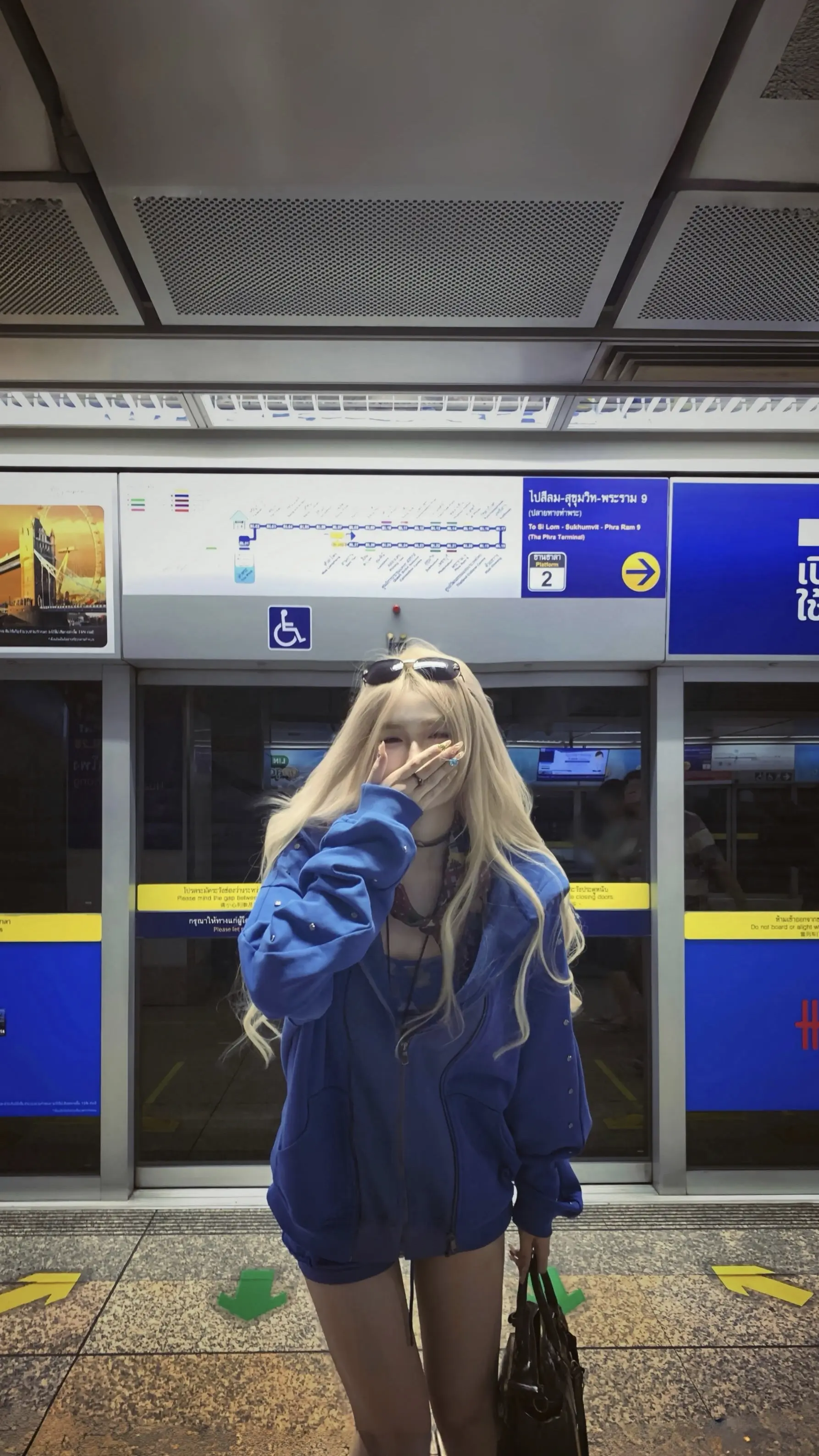 怎么变成一个人去巴黎。