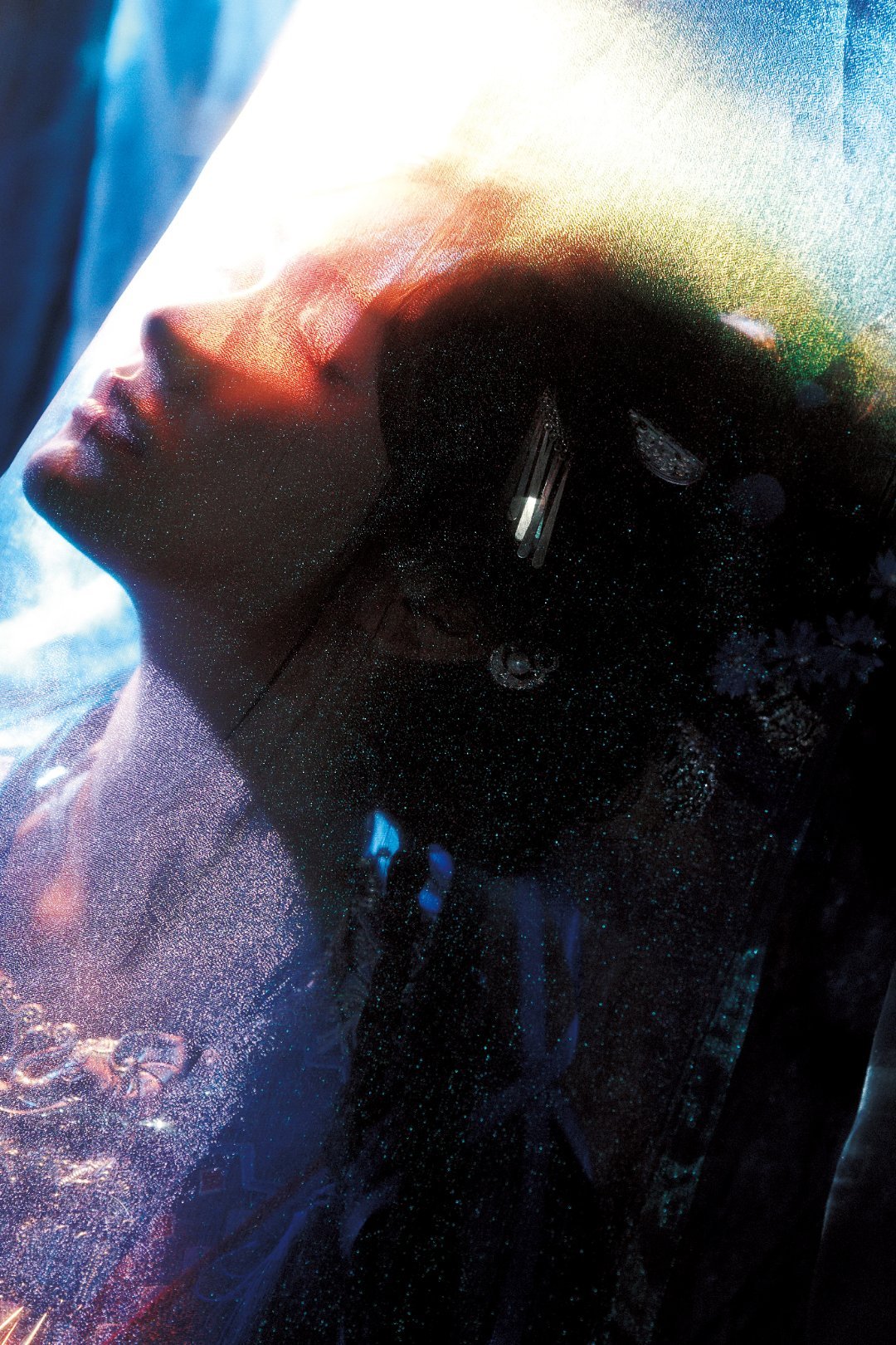 张籽沐05花买股生日造型氛围感拉满的张籽沐，甜酷风格切换毫无违和感，童星出道的她