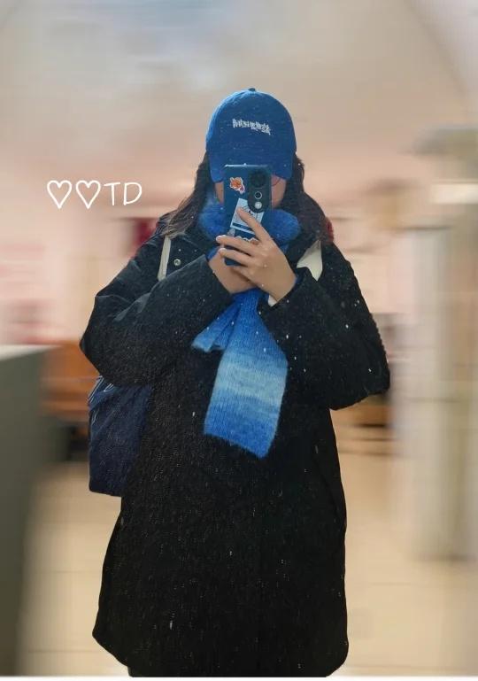 和王俊凯共赏北京初雪了❄️
帽子和小热的围巾也太配了吧
还好昨天看剧，买帽子了！