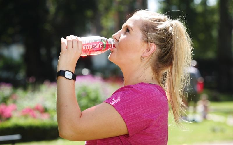 起床到底是先喝水还是先吃饭?