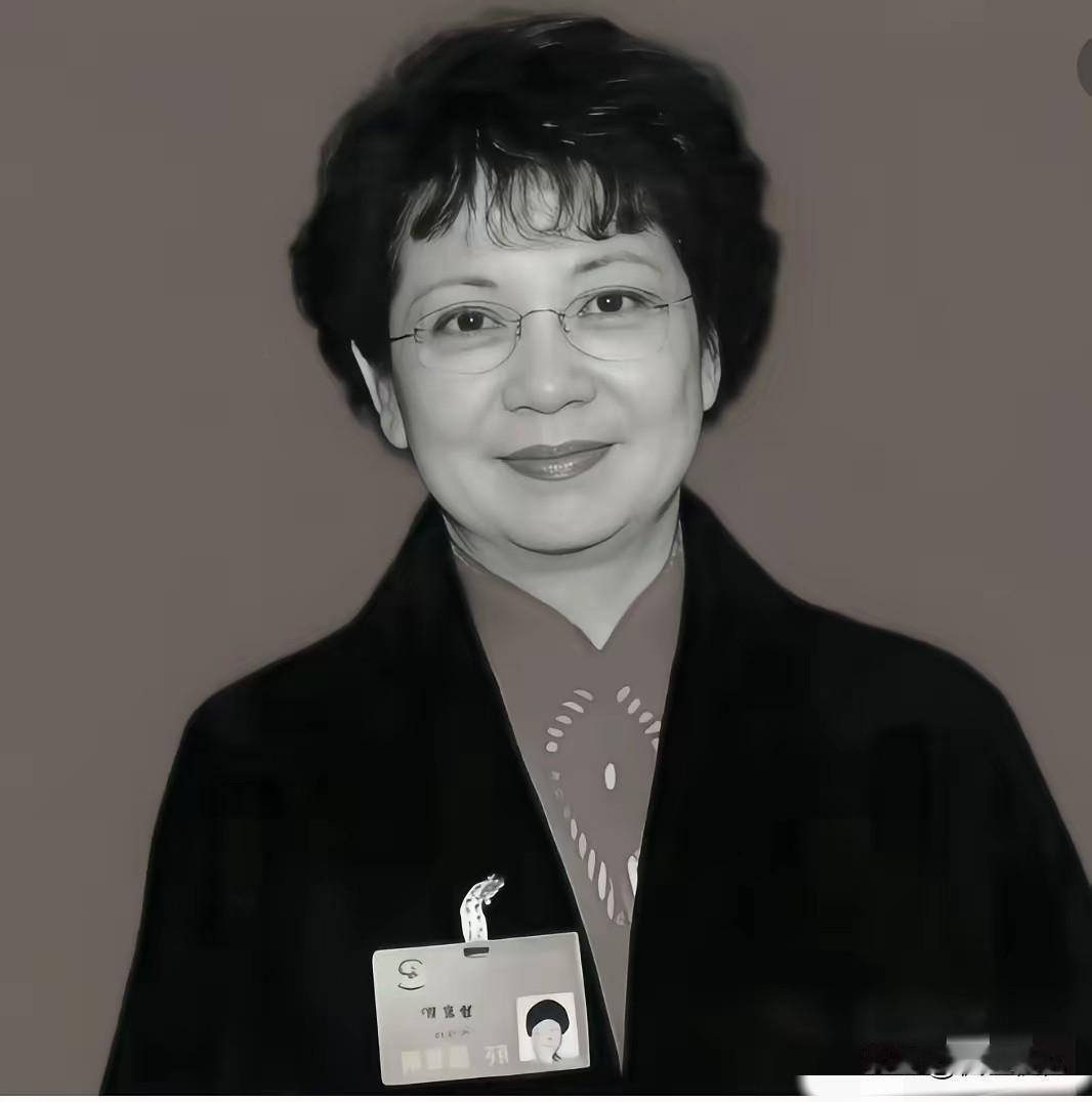 李维康去世了，
看到她的死因，我破防了。
她并非迫于生计，而是败给了普通人都难以