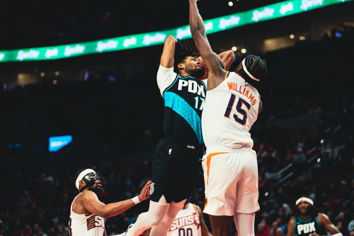 #开拓者遭遇6连败# NBA常规赛继续进行，开拓者坐镇主场迎战太阳，太阳130-