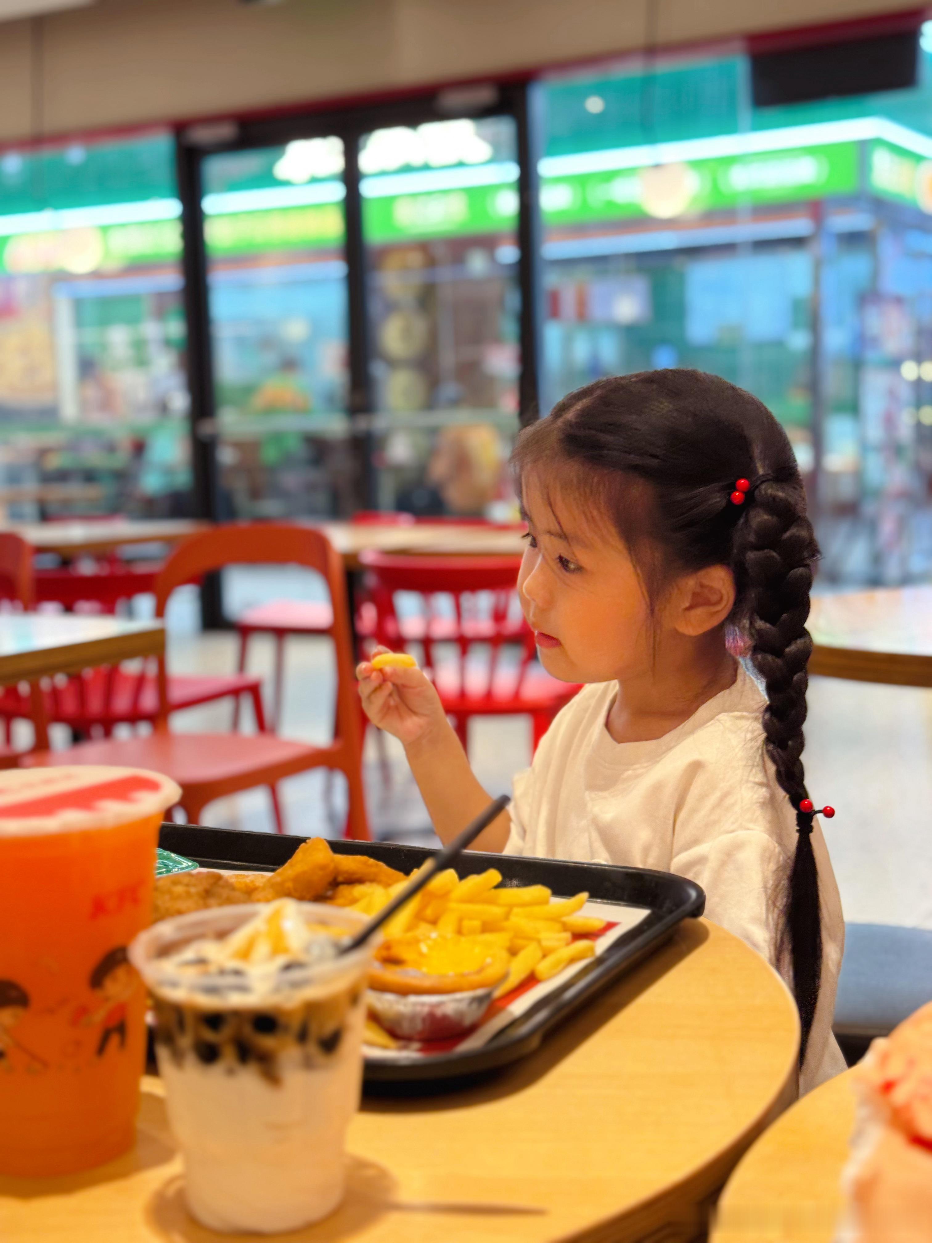 又是跟标书“杠”的一天小孩儿姐和陈师傅接我下班回家忙碌的加班日 没能带她出去玩儿