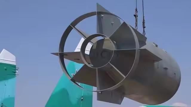 俄罗斯反击来了，这次不是榛树。是FAB-3000重型航空炸弹

很多人一听"重型