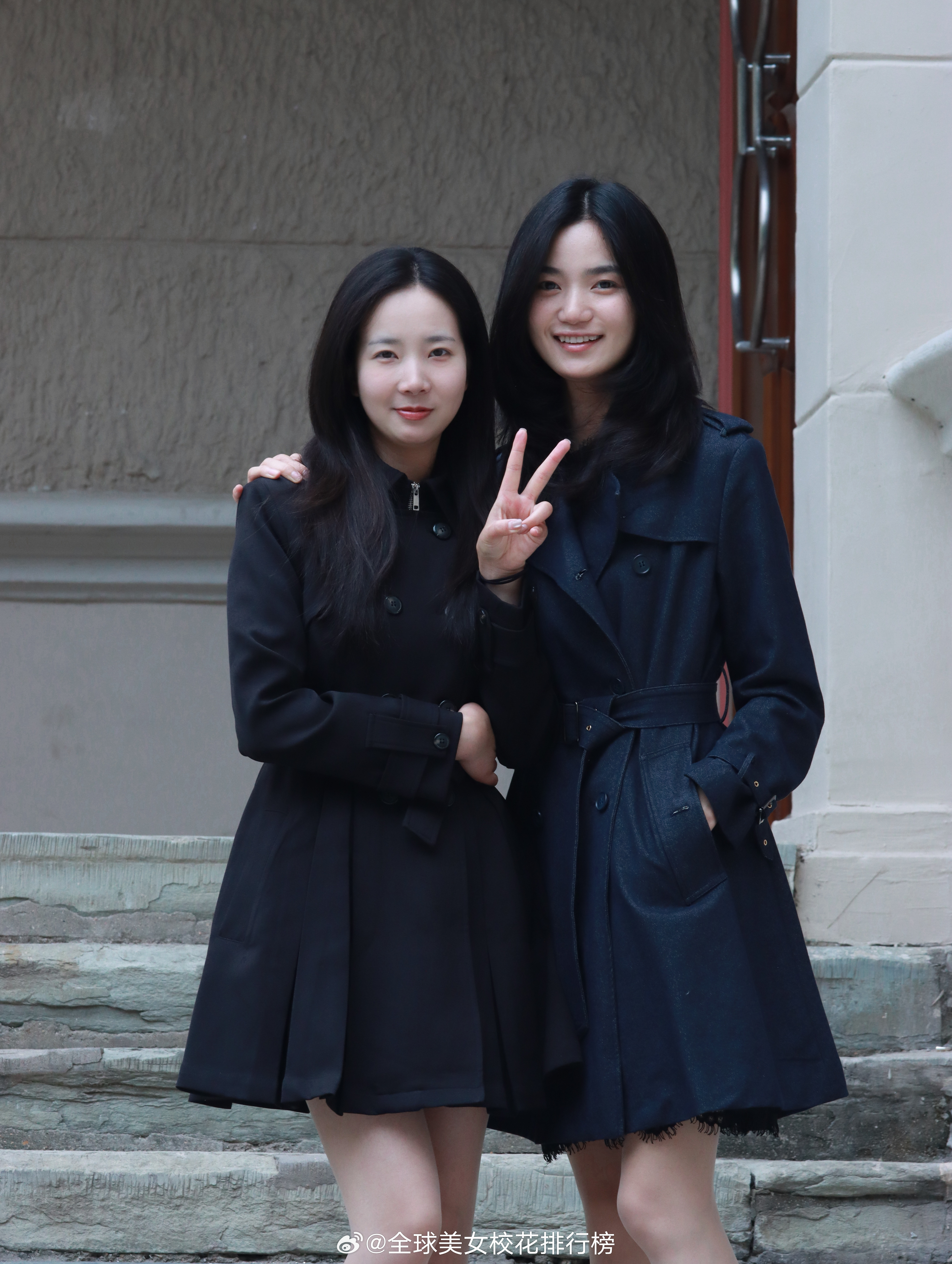 街拍遇到的两位漂亮女生[心]  ​​​