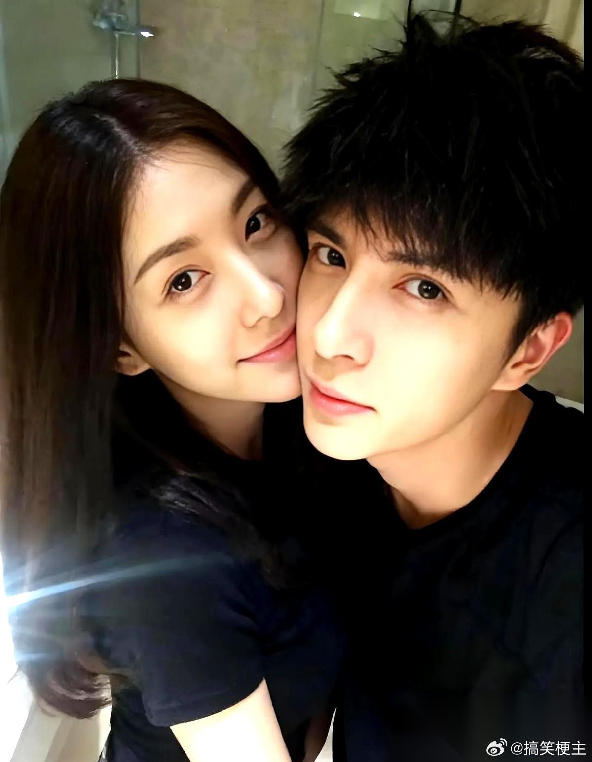 结两次婚不算稀奇，但两次结婚证上印的都是同一个女人的名字，这也太狠了。 兜兜转转