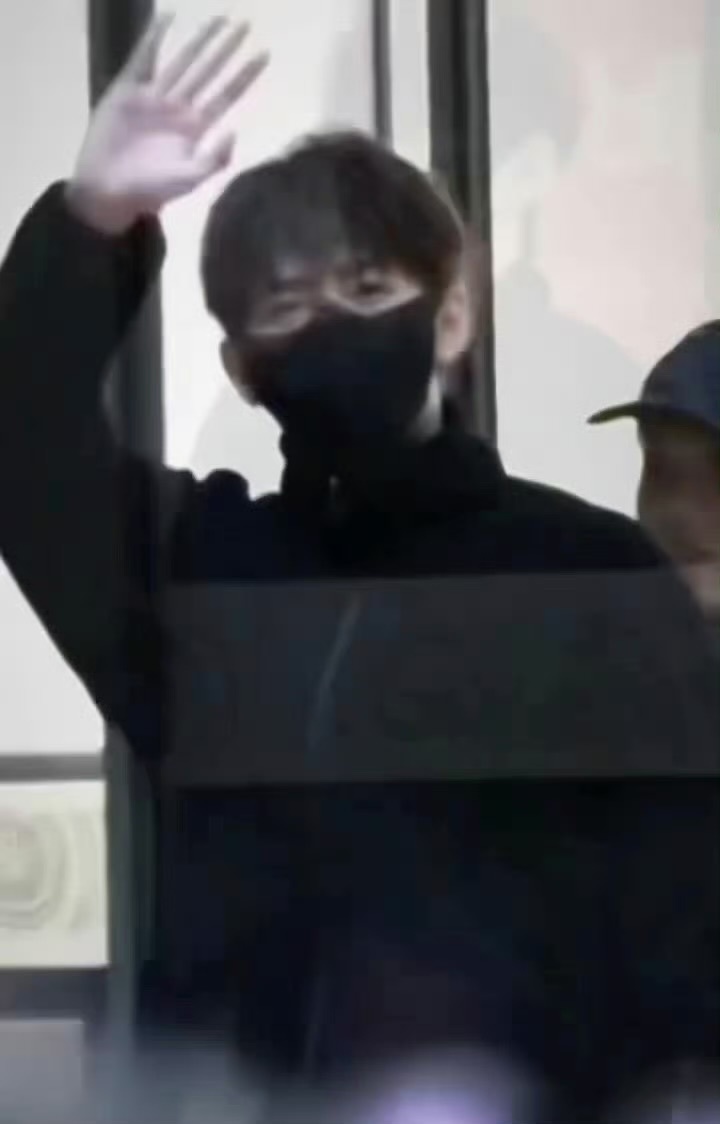 邓为机场橘发，期待接下来的澳门活动 