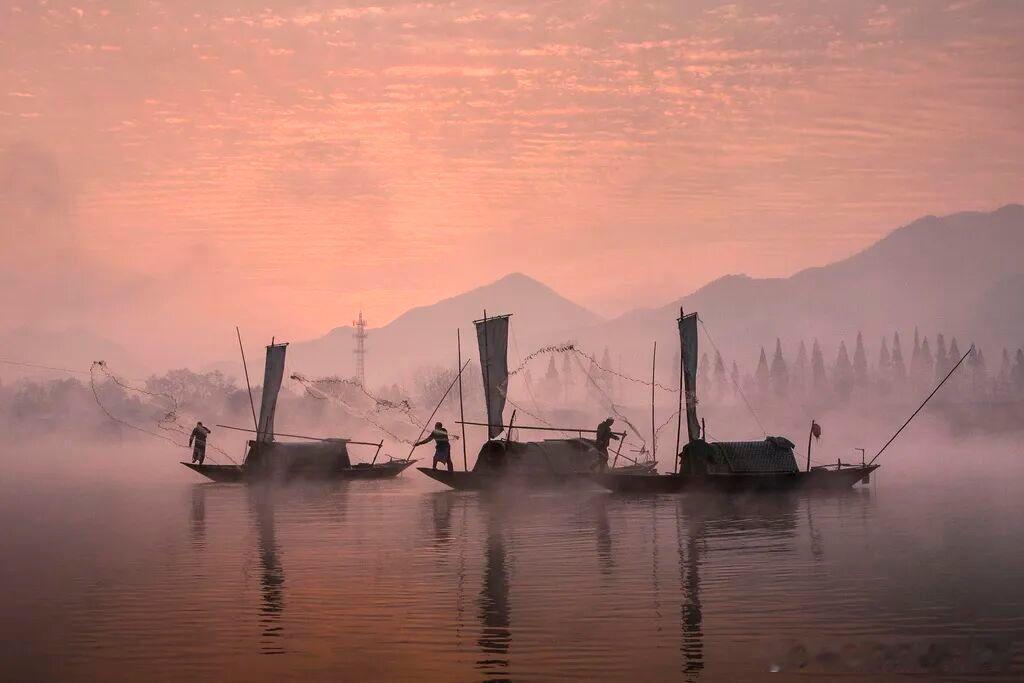 适合冬天的旅游目的地莲都地理位置优越，地处浙江省西南部，山水环绕，交通便利，是连