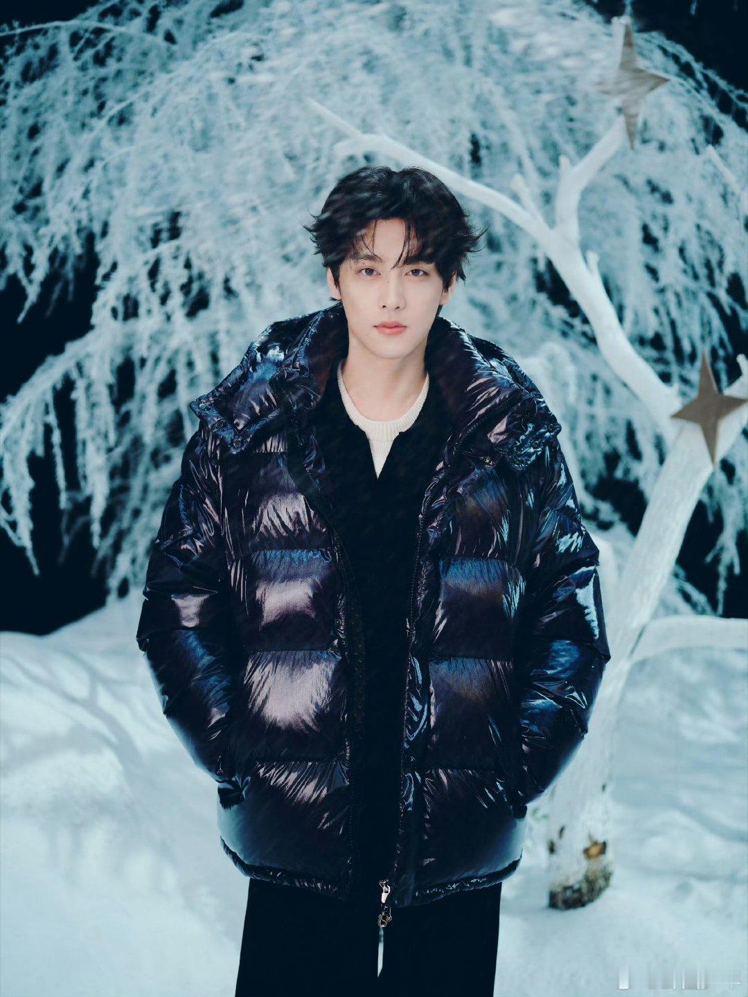 和田栩宁赴一场暖冬之约 谁能拒绝和田栩宁的暖冬之约啊！绒绒暖意漫进心底，这才是冬