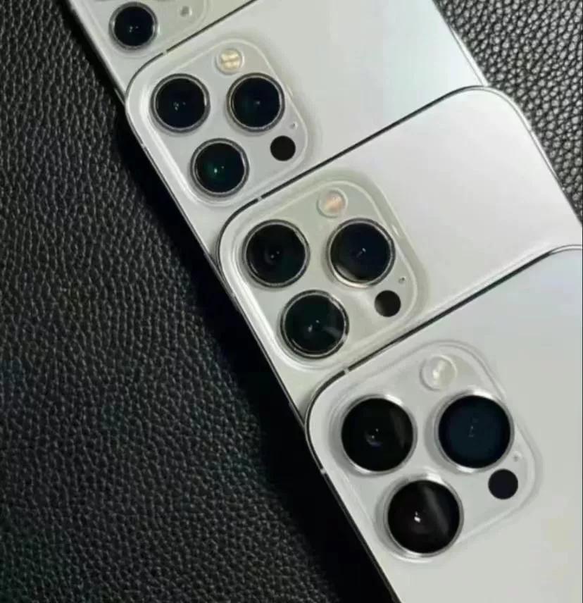 苹果每年到底在更新啥?我拿11都能装14...
苹果这个设计可以用到入土吧，苹果