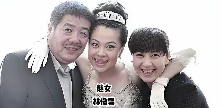 当年闫学晶与前夫林越在继女婚礼上的一张留影 ​​​