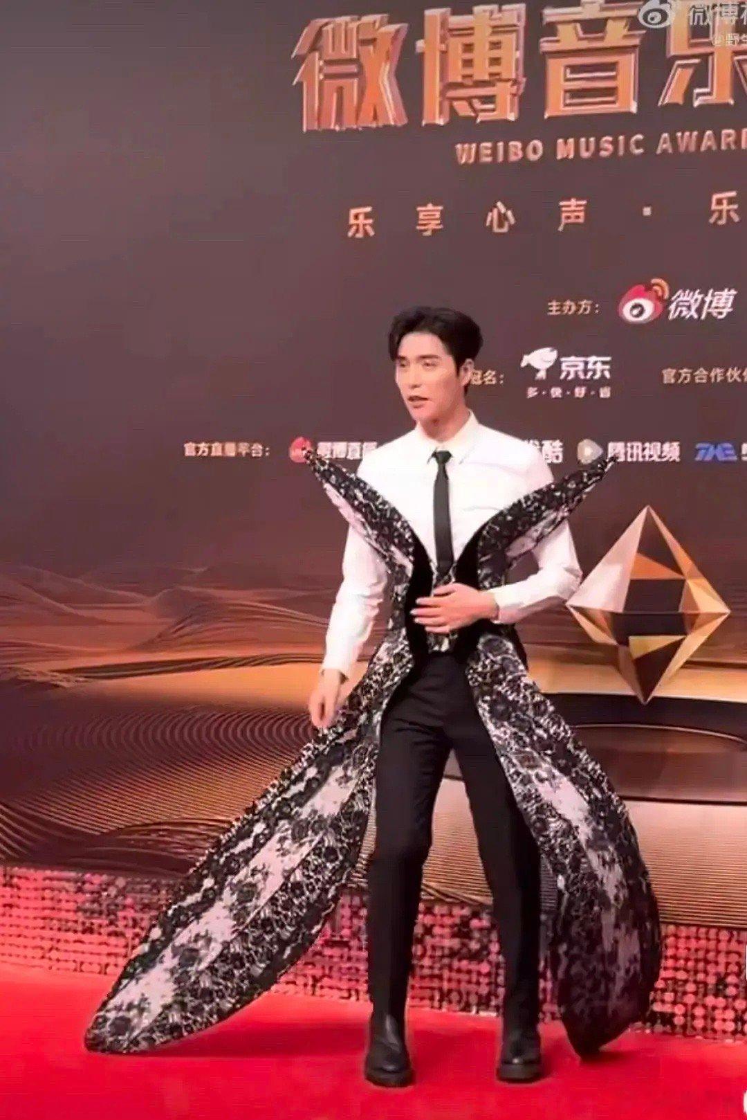 红毯的突破也不是这样突破的吧[允悲] ​​​