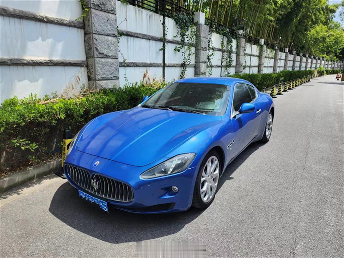 沪牌 玛莎拉蒂 GranTurismo 4.2 蓝外/红内2015年10月上牌，