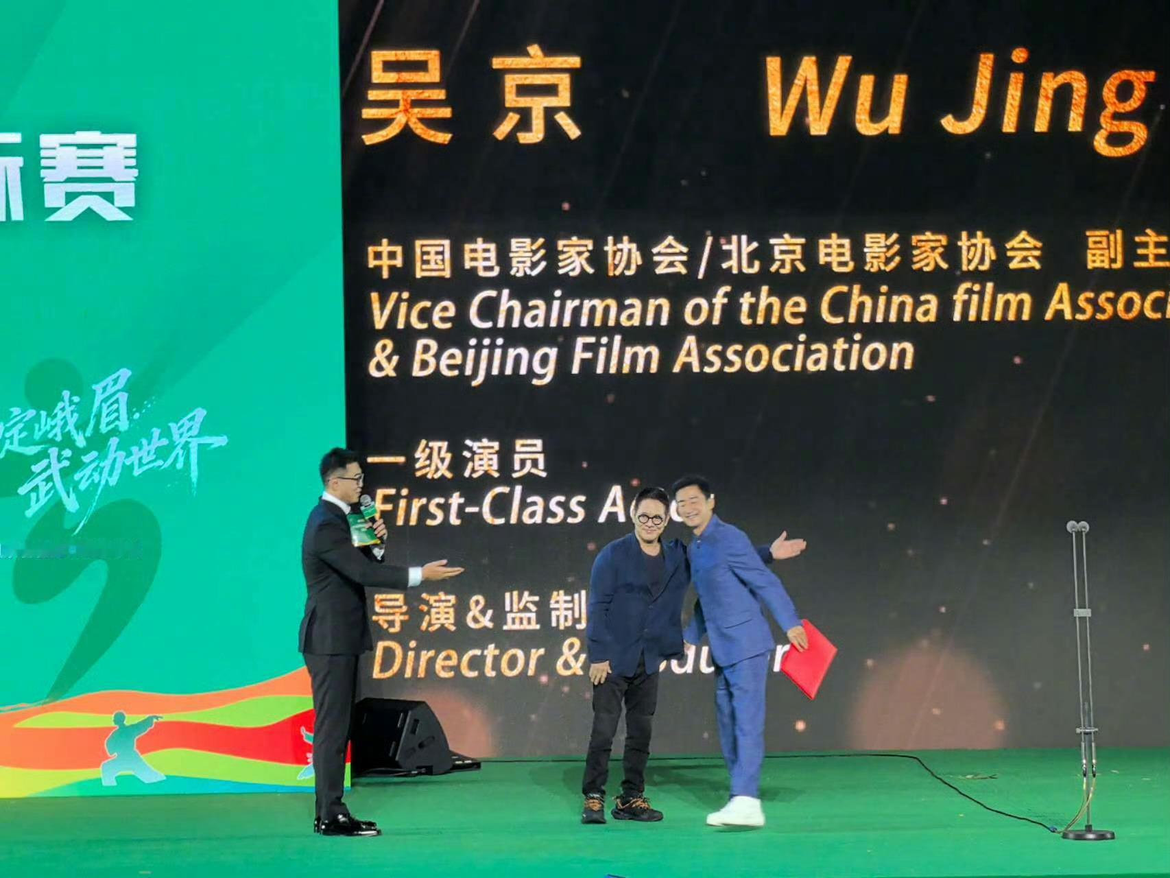 吴京接棒李连杰被授予国际武联形象大使，怎么这么显年轻，是不是因为要拍流浪地球刘培