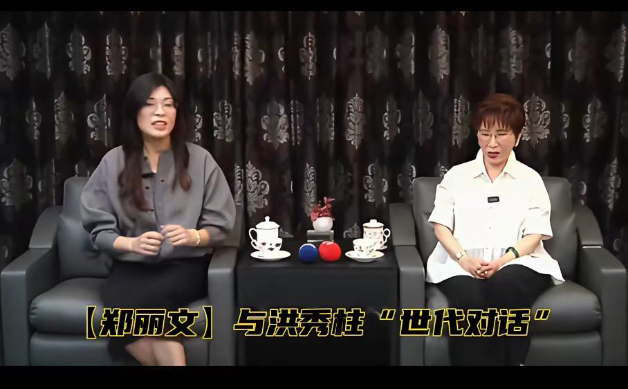 郑丽文拜见洪秀柱，洪秀柱两个动作教育郑丽文

刚一坐下，洪秀柱就把桌子上的点心撤