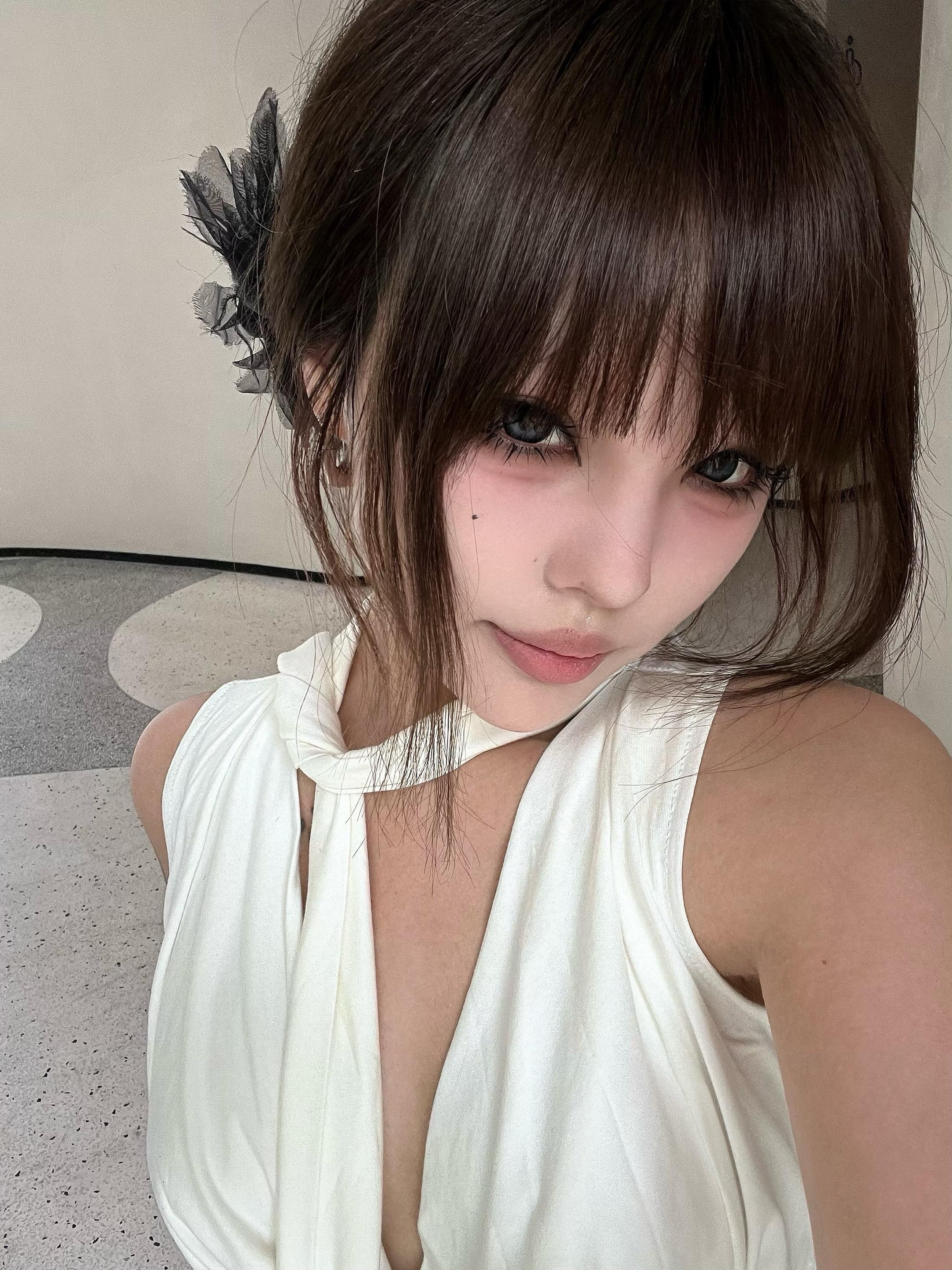 很多伤害本来是一次性的 可我们总是来回拉扯爱就成了一把锯子