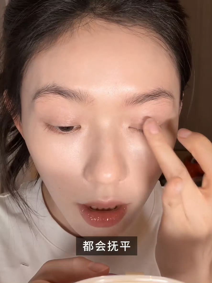林允元气淡彩妆vlog林允的化妆vlog来啦！这款元气淡彩妆真的很适合日常，妆面