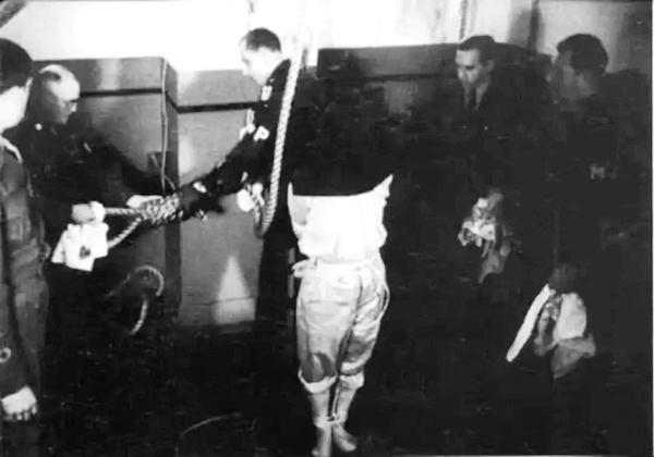 飞扬军事 1948年12月23日，东条英机、土肥原贤二、板垣征四郎、广田弘毅、木