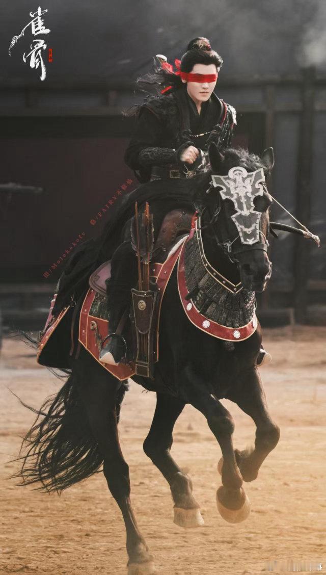 侯明昊演技 出演萧无衣拿捏多重情绪，细微神态藏满心隐忍，层层递进的表演，让《雀骨