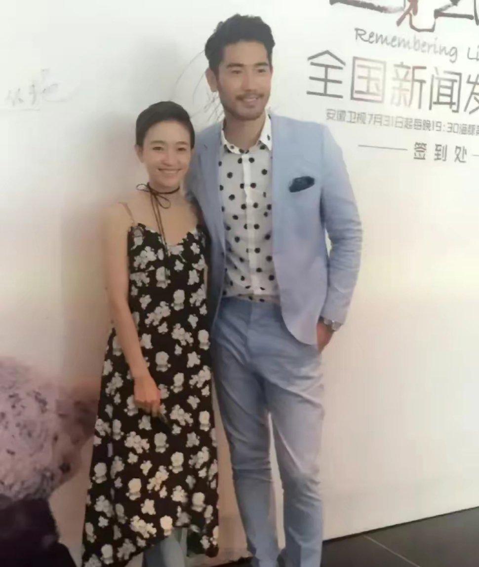 高以翔李现旁边这位女生，化妆的重要性！化妆反差有点大 ​​​