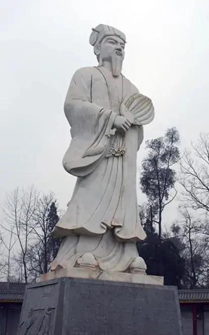 诸葛亮为何葬在定军山？至今都没人敢动，原因其实很简单
说起诸葛亮，几乎没人不知道