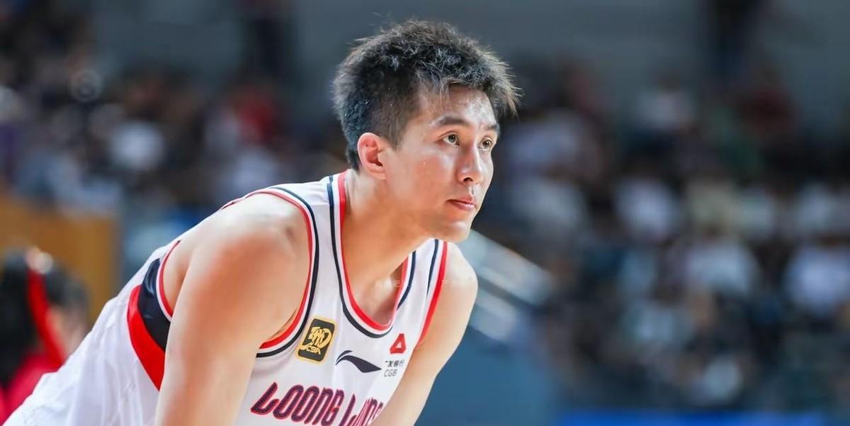 你可能再也看不到那个满场飞奔、撕裂防守的郭艾伦了。
最新数据摊在桌上：场均12.