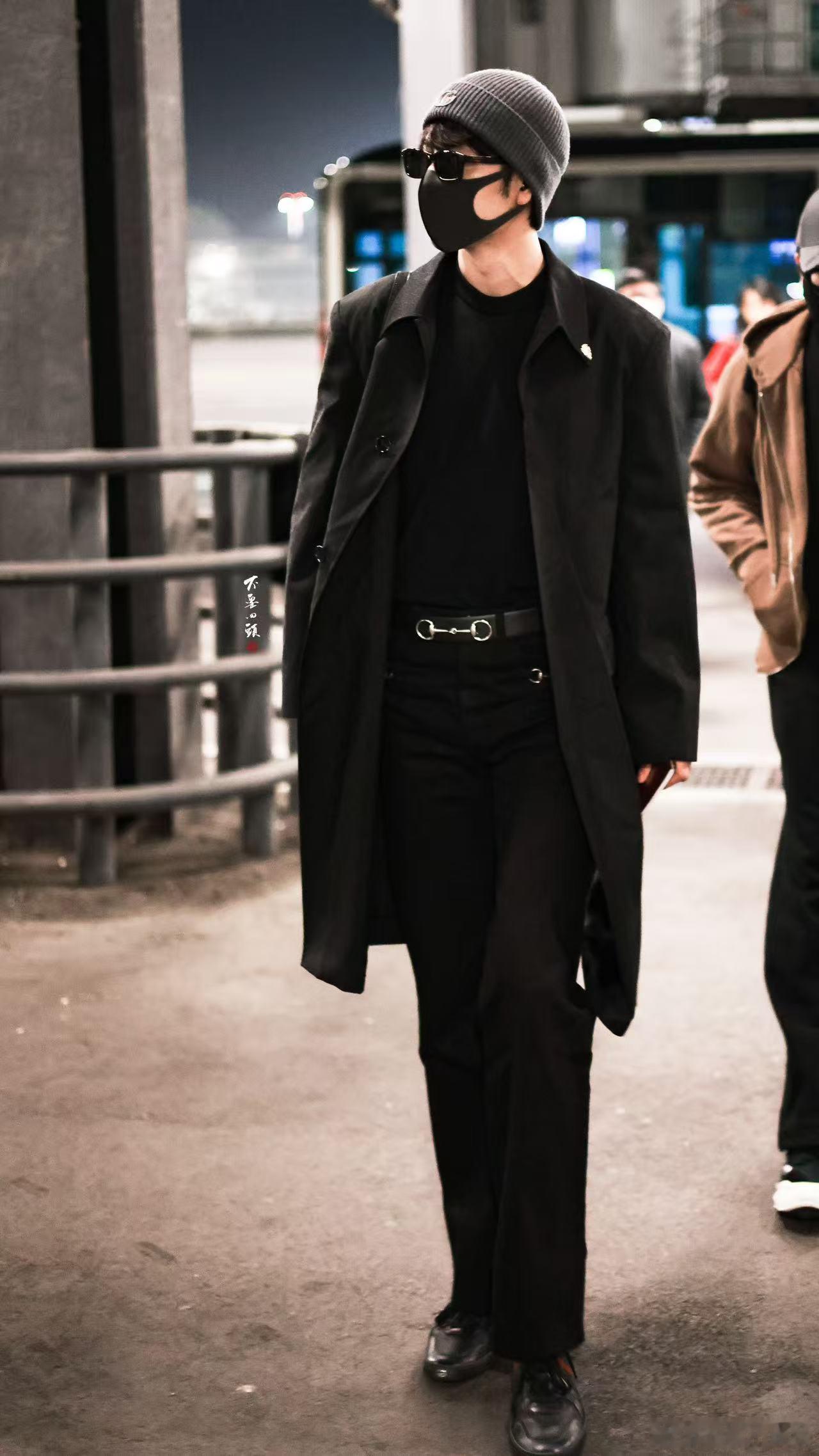 不愧是国际巨星，肖战刚到米兰就上世趋了，直接飙到27位👏海外行程万众瞩目，不愧