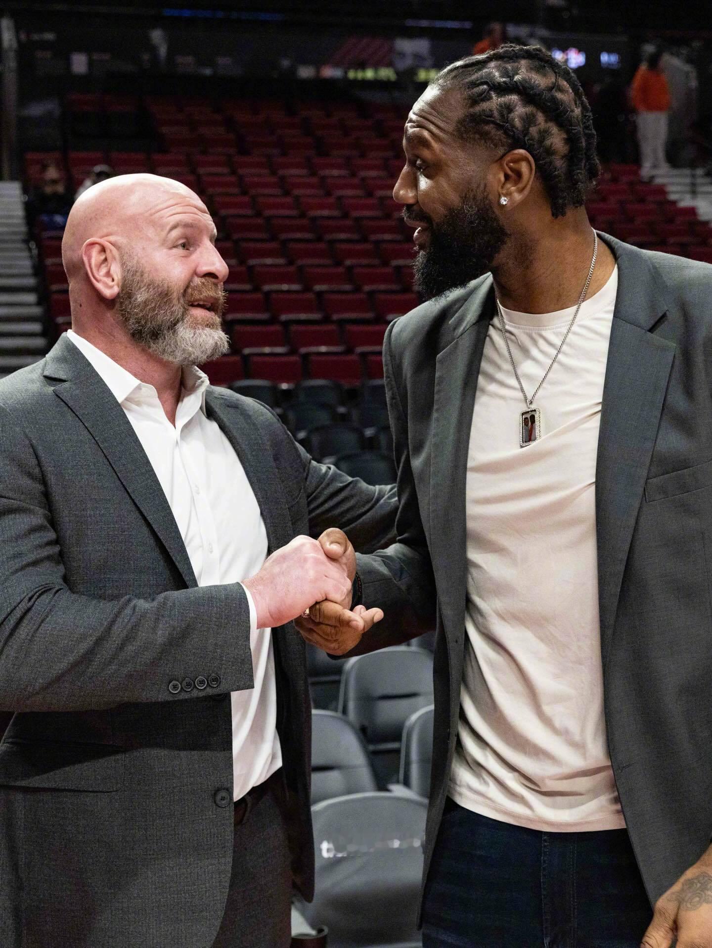 开拓者晒照祝奥登38岁生日快乐！回头一看，奥登已经退役接近10年，而他上一次打N