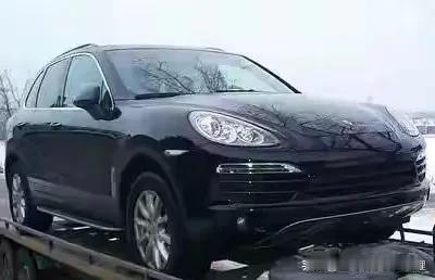 俄罗斯上百辆保时捷突然被断电，锁死。瘫痪在路上，车主人是欲哭无泪，这件事情给我们