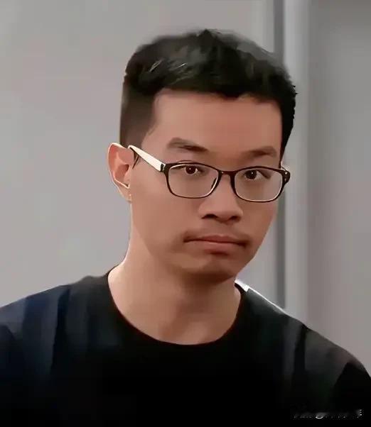徐泽伟被引渡至美国：前途未卜，结局难料——
 
2025年7月23日，我国杰出芯
