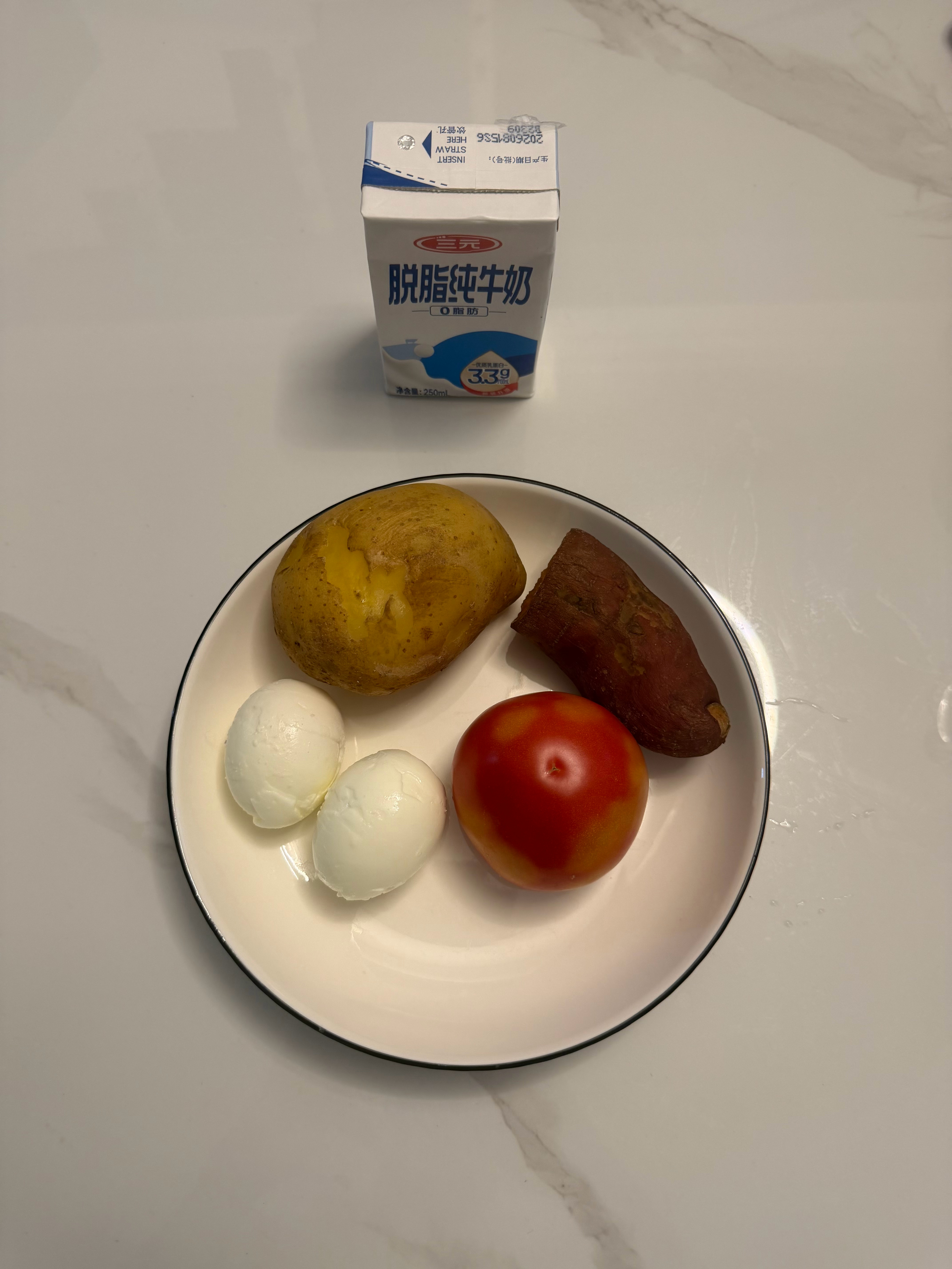 早[太阳]昨天空腹69.05，恢复清淡饮食和锻炼后，今早空腹体重67.85。玩的