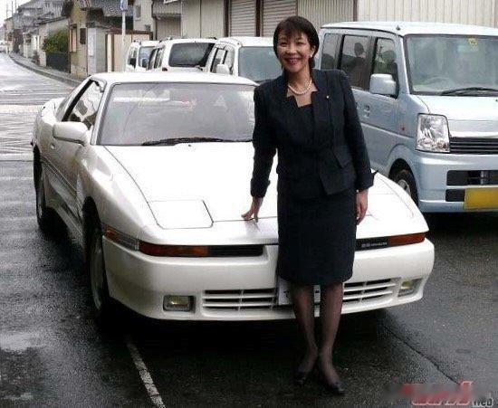 不儿，日本这首相怎么还玩车呢[并不简单]一代牛魔王和川崎Z750RS[费解]  
