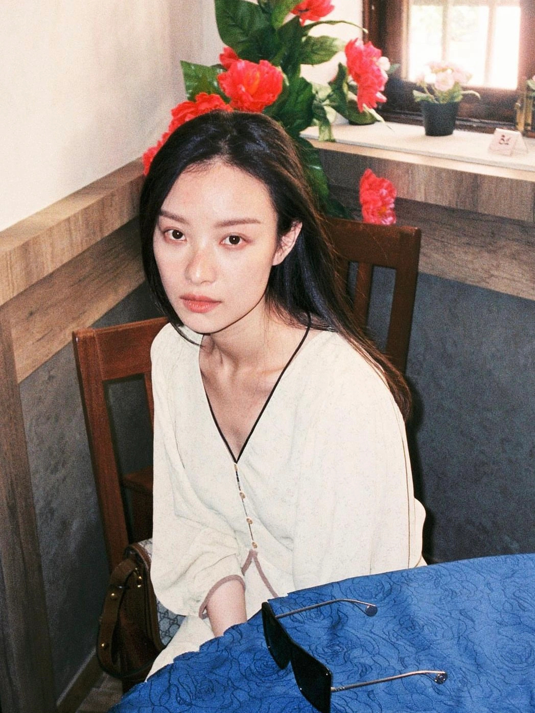 教科书级别的倪妮旅行穿搭和游客照📸 