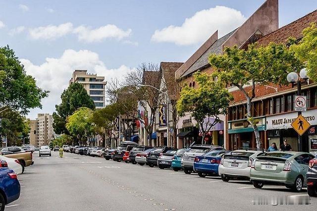 夹在旧金山与硅谷中间，是圣马刁市，我以前在市中心（Downtown）住过一段时间