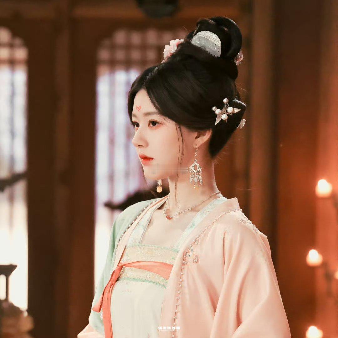 有网友说白鹿接开到荼蘼是想学赵露思靠许我耀眼翻转口碑，你怎么看？ 