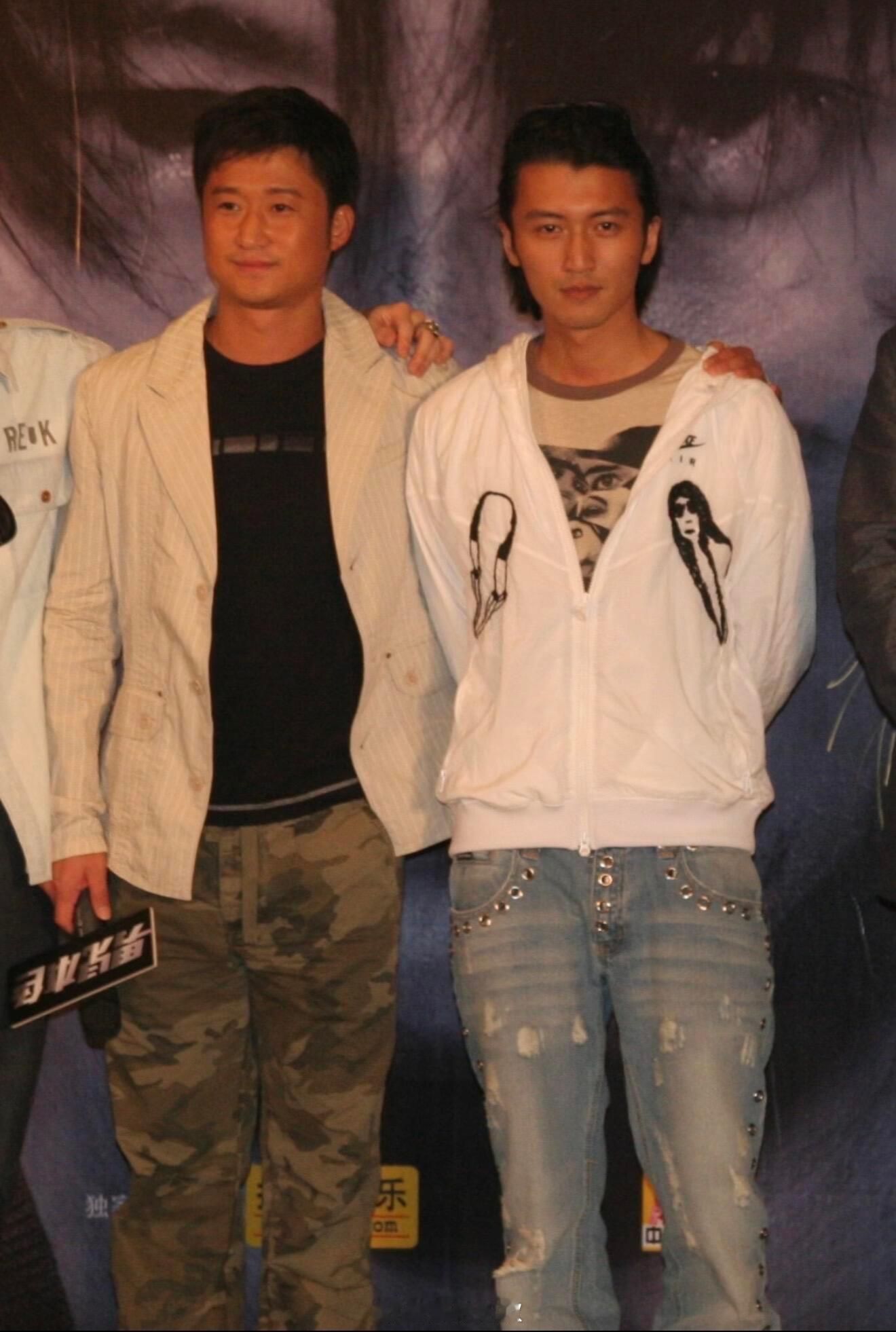 两位大咖，一个票房号召力很强，一个还是很帅吴京与谢霆锋的旧照，2007年，两人为