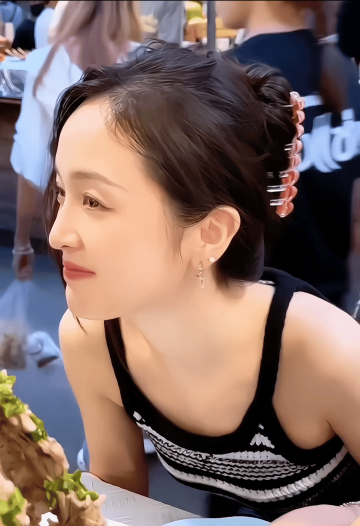 吴宣仪辛凌wxy吴宣仪有戏 朋友们朋友们今天也给来like一下嘛