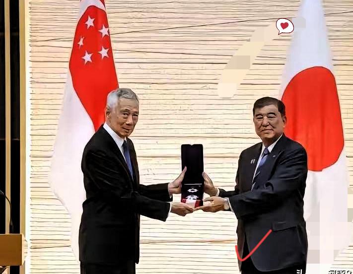 不知道大家有没有一种感觉
​每次中日有摩擦的时候，有个国家却异常的安静，这个国家