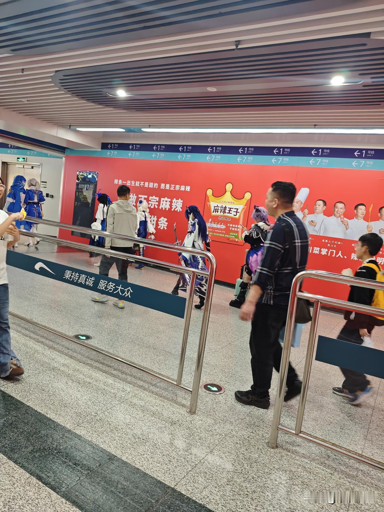 coser在成都出现得极为频繁。我在其他城市没见到过这么多的coser。在成都的