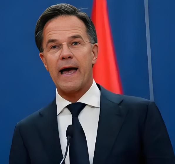 都以为稀土管制能按住荷兰，没想到人家反手就把中低端DUV光刻机也禁了，连老设备维