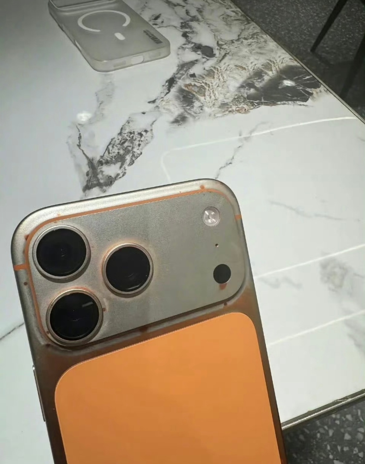 引流罢了用的酒精湿巾还是用的脱漆他们自己清楚