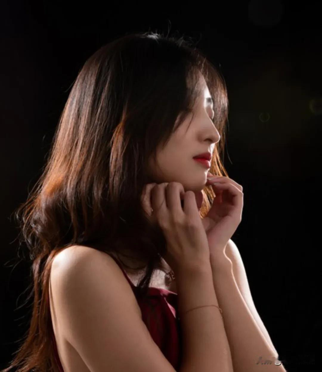 人这辈子，
众口难调，
一人难称百人心，
无论你做什么，
都有人对你说三道四。