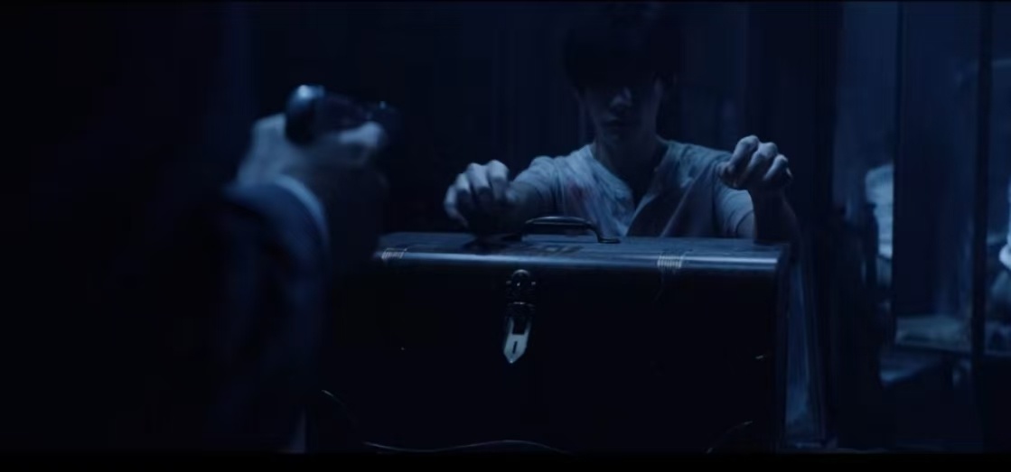 易烊千玺新片演仿生人狂野时代预告易烊千玺新片演仿生人，感觉挺带感的，好期待这部电