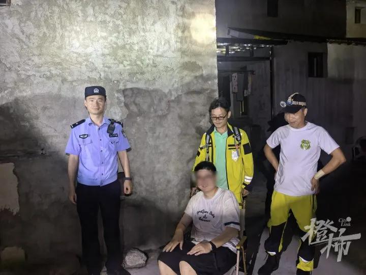 浙江杭州，一名男子跟老婆在家吵了一架，心里郁闷，就想找个地方静静，但自己懒得琢磨