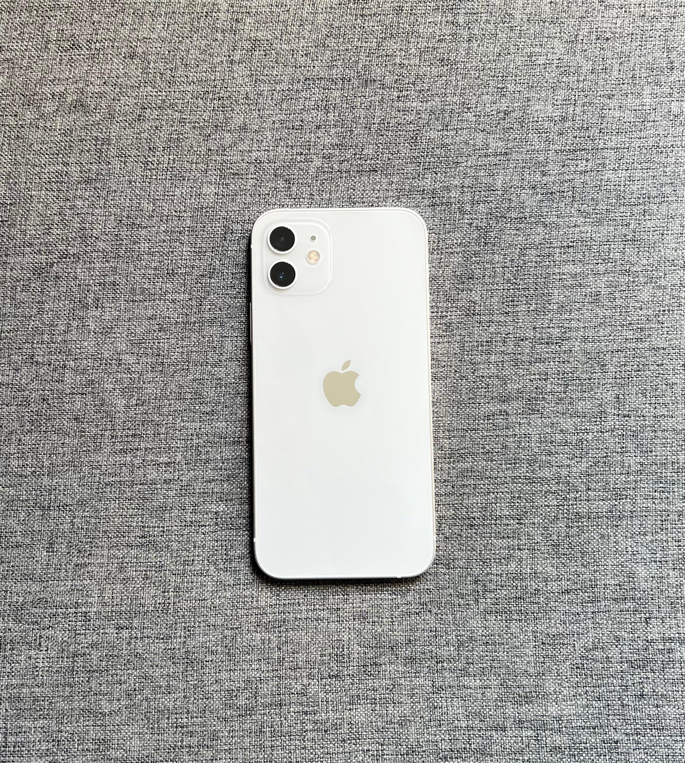 iPhone12 128 白色，屏幕细微划痕，中框轻微磕碰掉漆，已移植全新电芯(