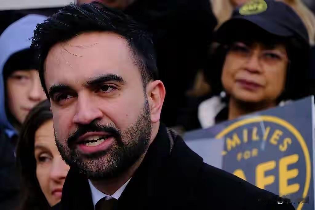 哈里斯批特朗普对委动武不合法特朗普是“明抢”，哈里斯是“暗批”，美国两党在霸权问