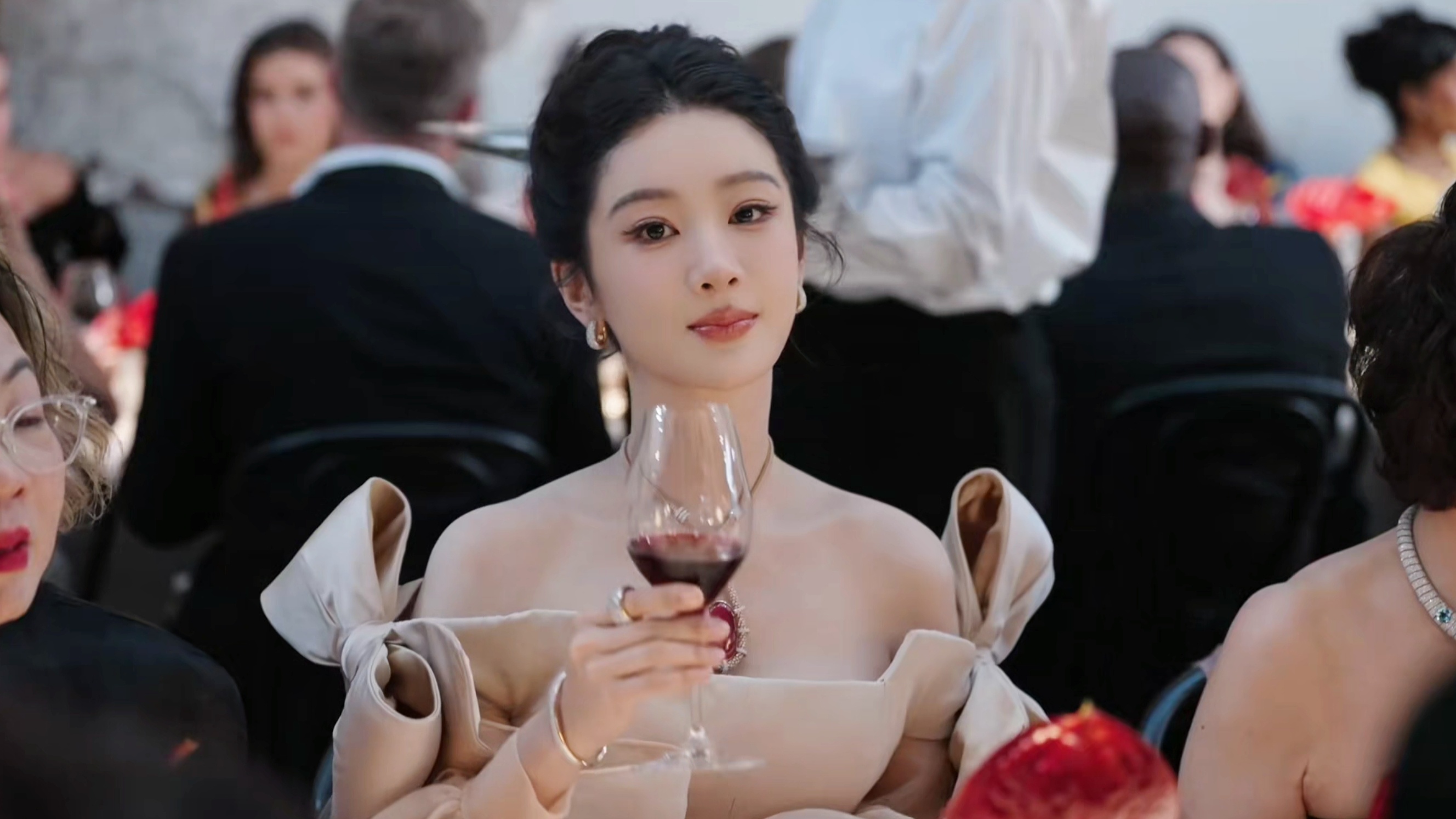 敬你！干杯🍷 